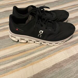 On Cloud Men’s running shoes size 11.5 minimal wear
